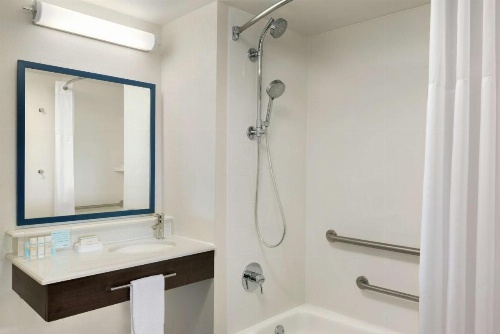 Hampton Inn By Hilton Des Moines West image 13
