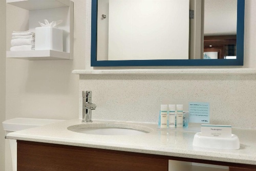 Hampton Inn By Hilton Des Moines West image 3