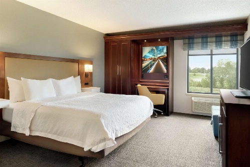 Hampton Inn By Hilton Des Moines West image 4
